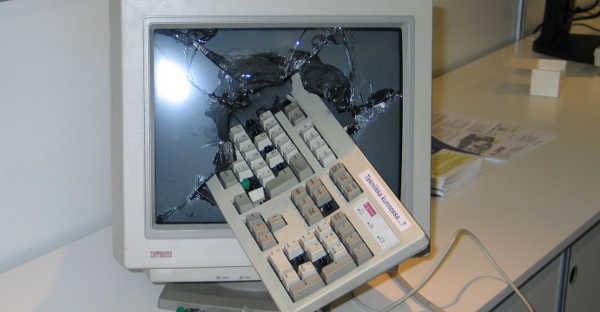 911975