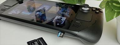 Карта памяти microSD Canvas Go! Plus компании Kingston в разъеме для карты памяти консоли Steam Deck