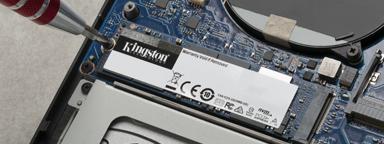 Твердотельный накопитель M.2 компании Kingston, установленный в ноутбук
